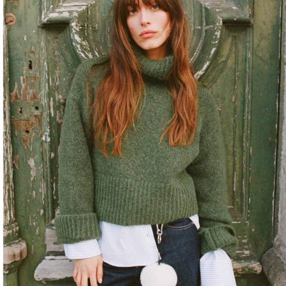 NWT ZARA GREEN TURTLENECK SWEATER